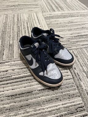 Nike Low-Top Sneakers - Navy & White